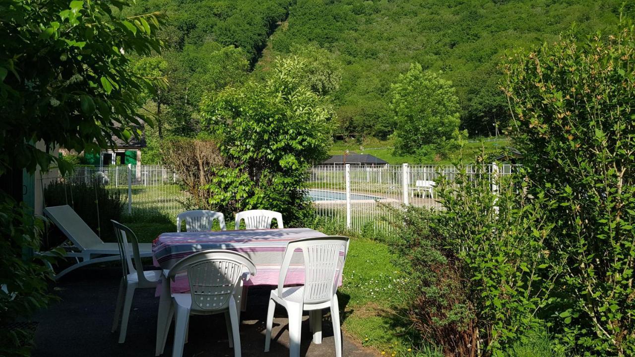 Village De 19 Gites Avec Piscine Et Restaurant, Grand Vabre Nature Conques Exterior foto